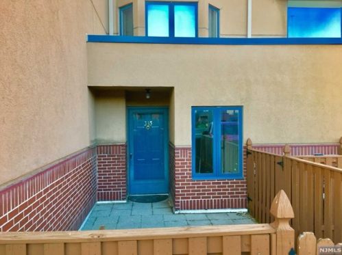 315 Franklin Ct, Edgewater, NJ 07020-1603