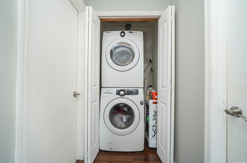 88 Doges Promenade, North Lindenhurst NY  11757-6405 exterior