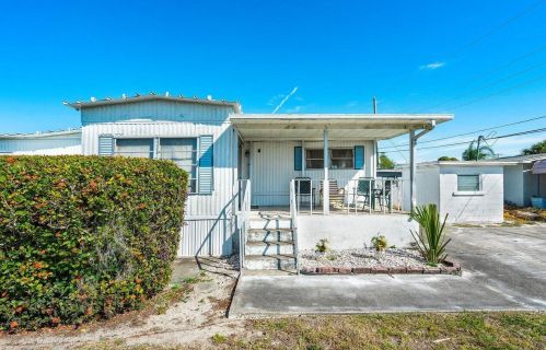 8970 Palm St, Boynton Beach, FL 33436-2335
