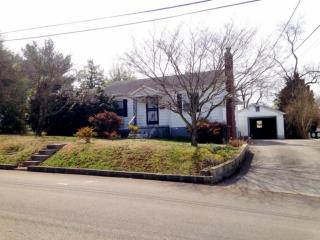 2725 Barton St, Knoxville, TN 37917-3837