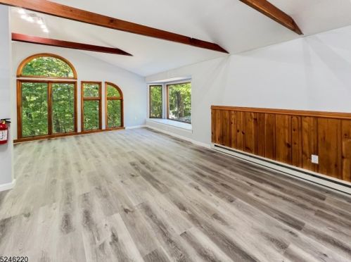 15 Glen Dr, Wantage NJ  07461-4801 exterior