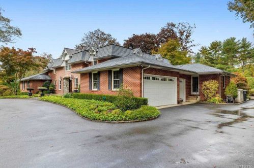 10 Wakefield Dr, Muttontown, NY 11545-3015