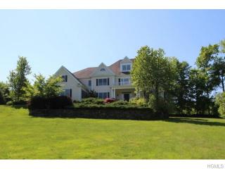 1337 Fairhills Dr, Crotonville, NY 10562-1200