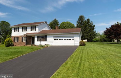 714 Jackson St, Woodstock, VA 22664-1927