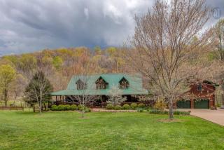 8942 Hester Beasley Rd, Nashville, TN 37221-4422