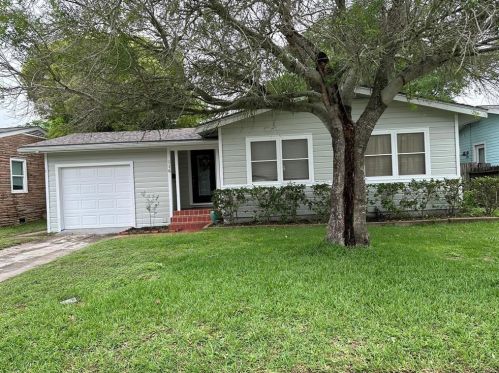116 Whiting St, Galveston, TX 77550-3136