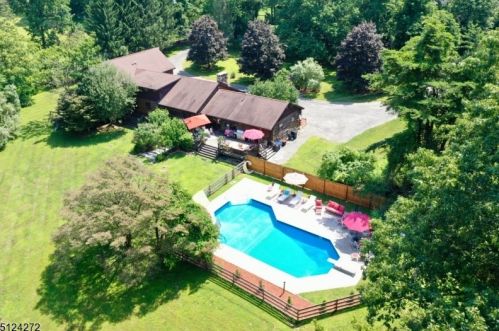 335 Fox Chase Rd, Chester, NJ 07930-3117