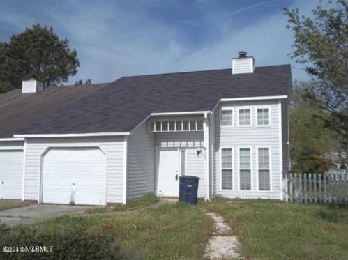 102 Persimmon Ct, Jacksonville, NC 28546-8258