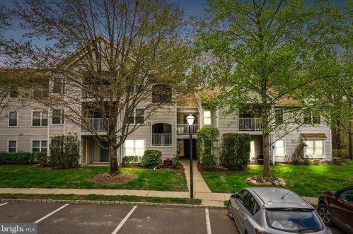 218 Walden Cir, Trenton, NJ 08691-3446