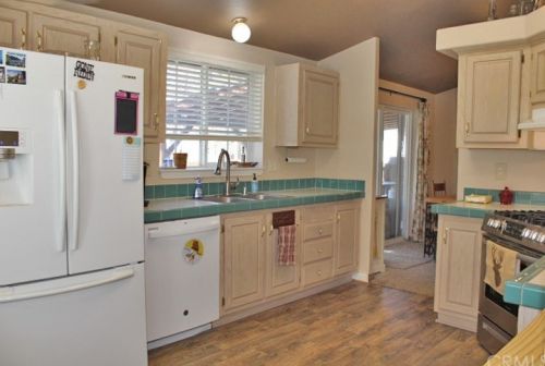 1045 Wendy Ave, Big Bear City CA  92314-9612 exterior