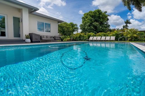 235 6th St, Dania Beach FL  33004-4147 exterior