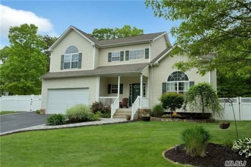 53 1st Ave, Holtsville, NY 11742-2301