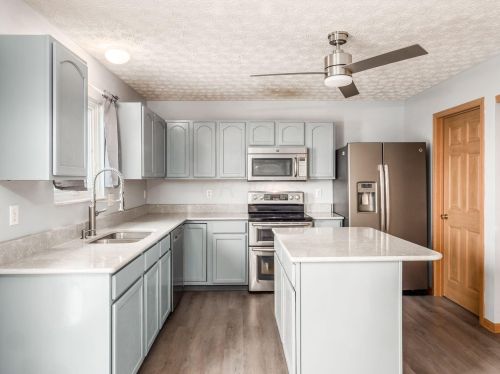 1082 Amherst Blvd, London, OH 43140-8576