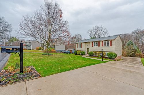 240 Partridge Run Rd, Gibsonia, PA 15044-7926