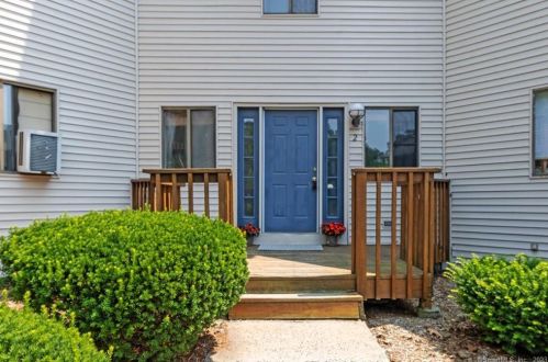 2 Clearwater Ln, East Hampton, CT 06424-1553