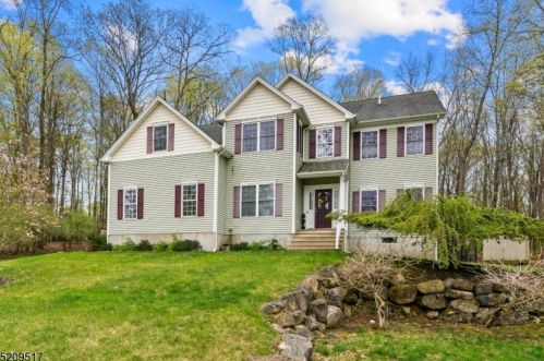 5 Fawn Hollow Dr, Fredon, NJ 07860-5454