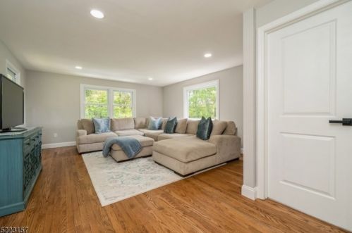 27 Dogwood Rd, Greystone Park NJ  07950-1918 exterior