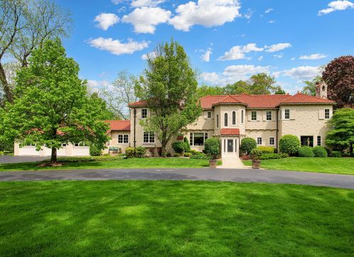 1500 Fairy Chasm Rd, Milwaukee, WI 53217-1434