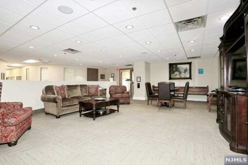3402 Rio Vista Dr, Mahwah NJ  07430-4005 exterior