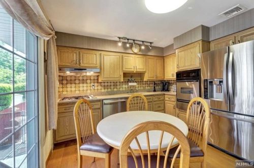 205 Larch Ave, Teaneck NJ  07666-2341 exterior