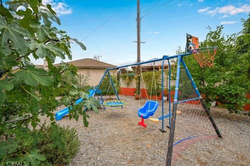 6654 Turnergrove Dr, Lakewood CA  90713-2752 exterior