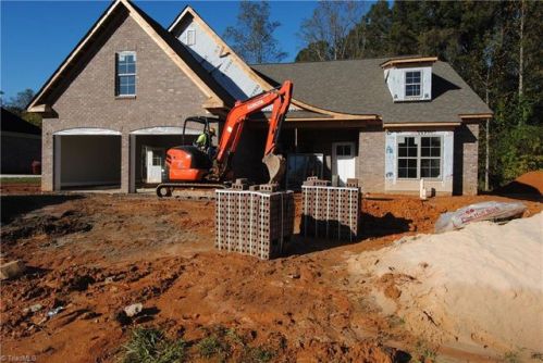 1324 Meadowgate Ln, Lewisville, NC 27023-8372