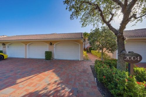 2004 Cascades Dr, Naples FL  34112-7582 exterior