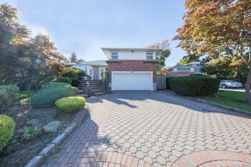 1158 Greenway Ct, Seaford, NY 11783-1531