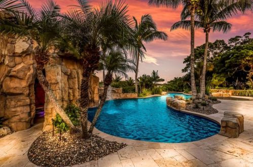 2718 Casey Ky Rd, Nokomis FL  34275-3306 exterior