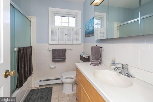 16 Vanderveer Dr, Lawrence Township NJ  08648-3151 exterior