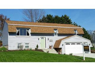 4305 Amherst Rd, Erie, PA 16506-4322