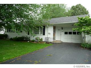 61 Shorecliff Dr, Rochester, NY 14612-3917