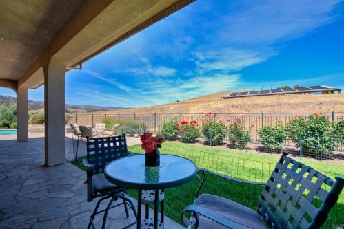 3959 Skyhawk Ln, Vacaville CA  95688-9516 exterior