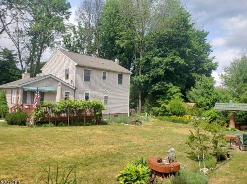 26 Highland Ave, West Milford Lakes, NJ 07480-3855