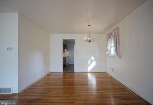 8 Brentwood Rd, Camp Hill PA  17011-2503 exterior