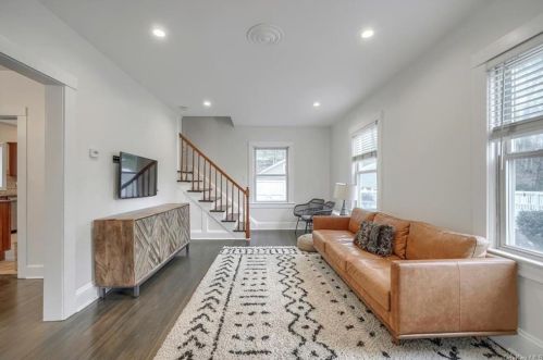 2 Riverside Dr, Airmont NY  10901-5703 exterior