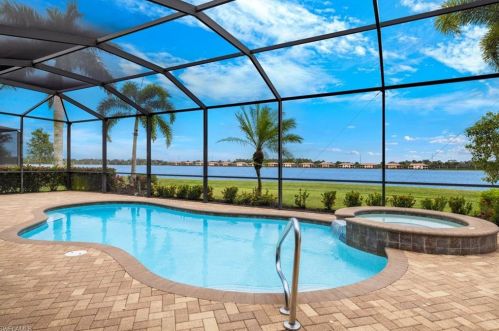 10070 Biscayne Bay Ln, Naples FL 34120-3754 exterior