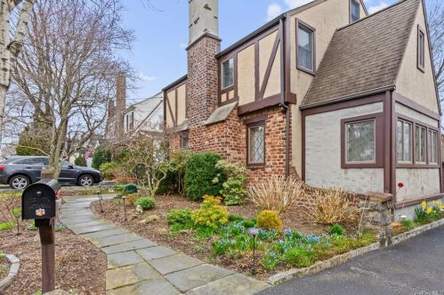 48 Hazelton Dr, White Plains, NY 10605-3816