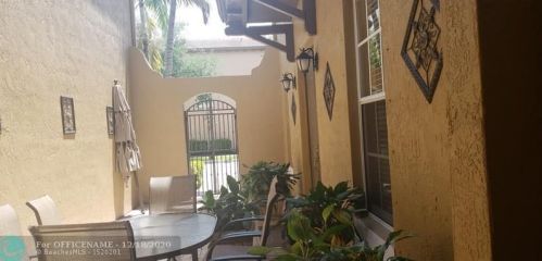 610 147th Ter, Hollywood FL  33027-6111 exterior