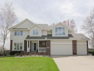 14840 Woodcrest Dr, Des Moines, IA 50325-7803