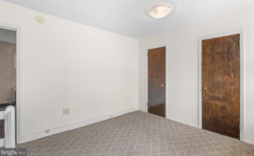 210 Carpenter St, Philadelphia PA 19146-2516 exterior