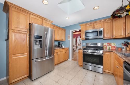 13 Maryland Blvd, Hampton Bays NY  11946-2652 exterior