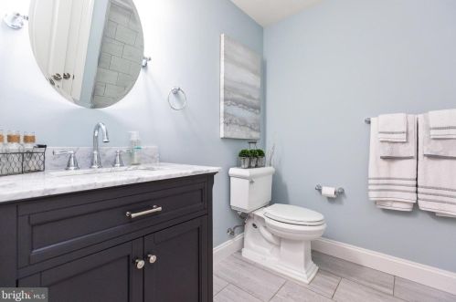 19277 Crk Fld Cir, Leesburg VA  20176-1621 exterior