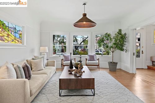 651 Alcatraz Ave, Oakland CA  94609-1005 exterior