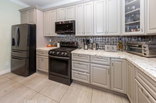 7847 Ben Ave, North Hollywood, CA 91605-2404