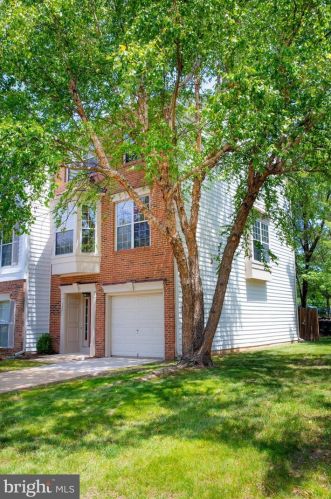 1201 Cypress Tree Pl, Herndon, VA 20170-4137