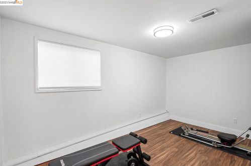 3059 Delaware St, Oakland CA  94602-3219 exterior