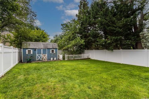 292 Parkside Ave, Miller Place NY  11764-3521 exterior
