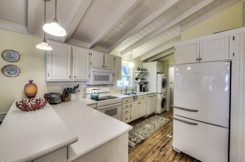 966 Fitzhugh St, Sanibel FL  33957-4520 exterior