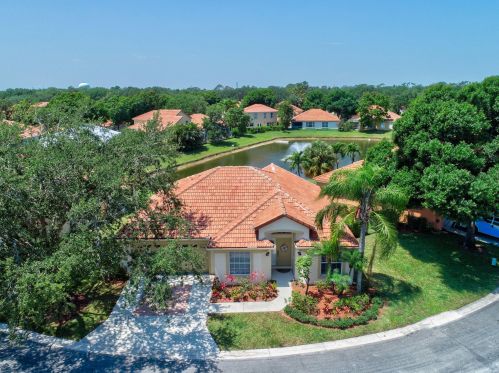 7033 Galleon Cv, West Palm Beach, FL 33418-6520